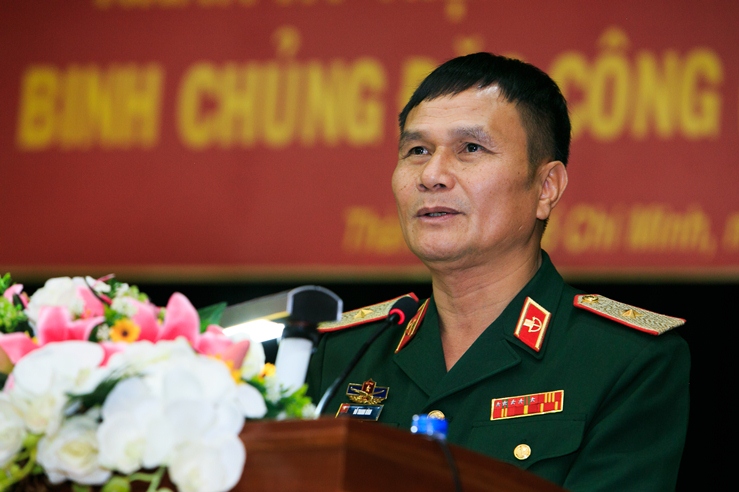 Thủ trưởng Binh chủng Đặc c&ocirc;ng phát bi&ecirc;̉u tại bu&ocirc;̉i l&ecirc;̃