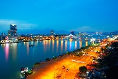 Thành phố lên đèn