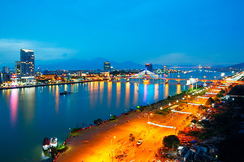 Thành phố lên đèn