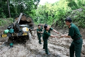 Gian nan giữa mùa mưa - 4